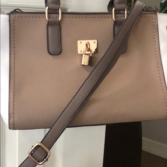 Call it Spring Purse - Picture 5 of 5